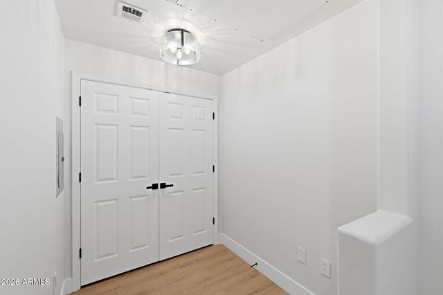 5450 E DEER VALLEY Drive 1200, Phoenix, AZ 85054