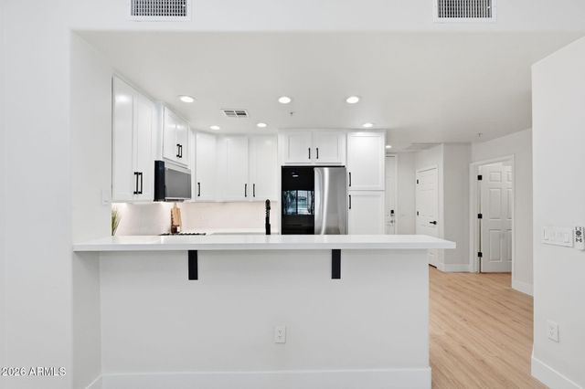 5450 E DEER VALLEY Drive 1200, Phoenix, AZ 85054