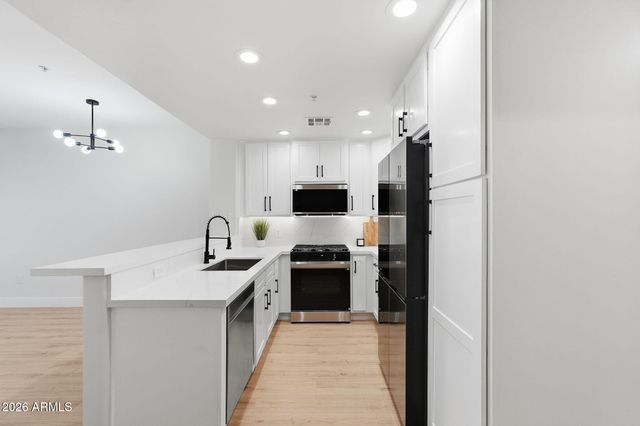 5450 E DEER VALLEY Drive 1200, Phoenix, AZ 85054