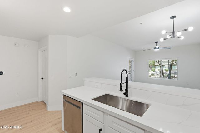 5450 E DEER VALLEY Drive 1200, Phoenix, AZ 85054