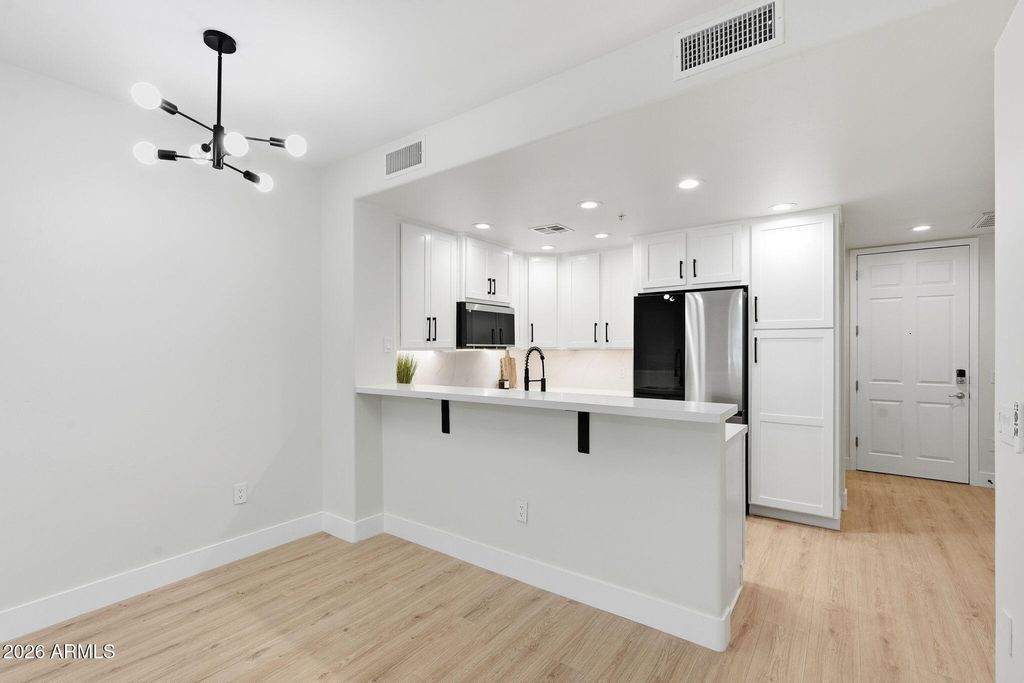 5450 E DEER VALLEY Drive 1200, Phoenix, AZ 85054