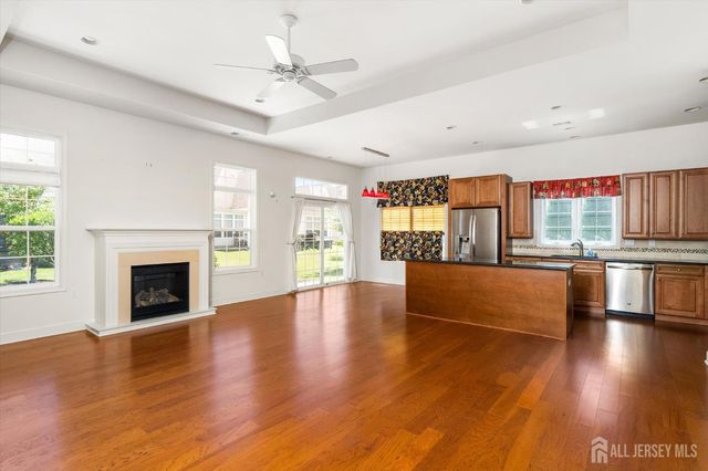 24 Ravenslake Road, Monroe, NJ 08831