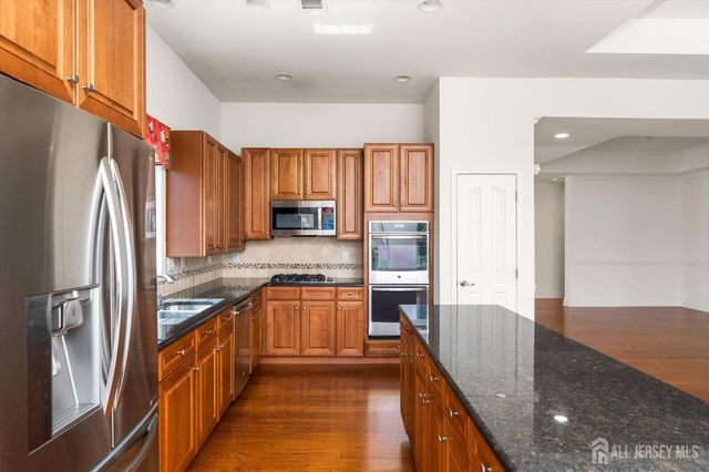 24 Ravenslake Road, Monroe, NJ 08831