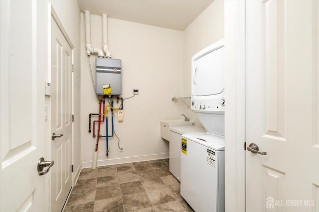 24 Ravenslake Road, Monroe, NJ 08831