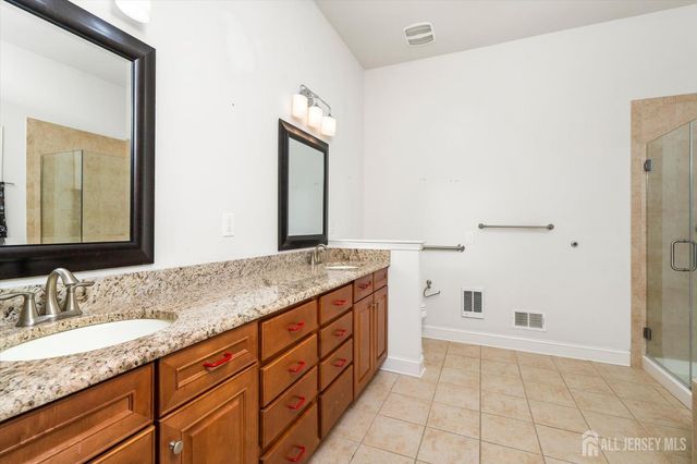 24 Ravenslake Road, Monroe, NJ 08831