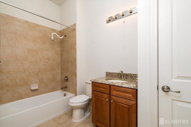 24 Ravenslake Road, Monroe, NJ 08831