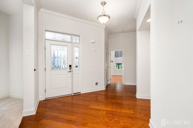 24 Ravenslake Road, Monroe, NJ 08831