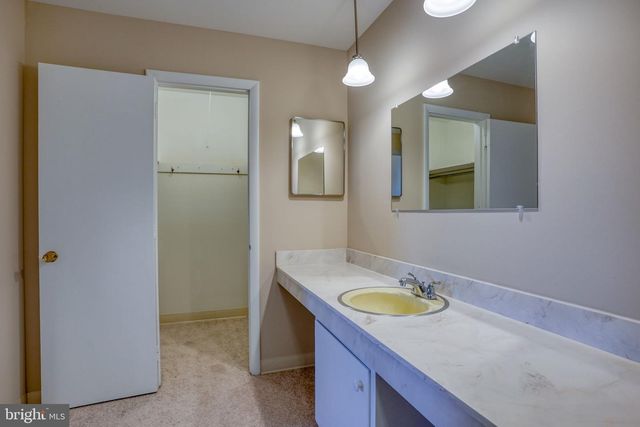 2421 DORVAL RD, Wilmington, DE 19810