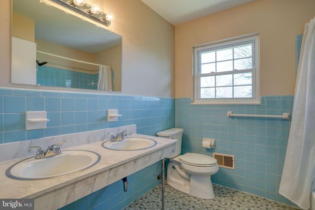 2421 DORVAL RD, Wilmington, DE 19810