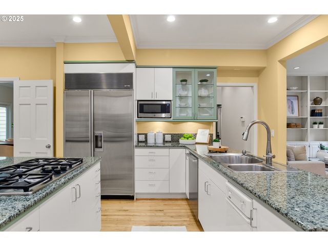 -1 Sw BARNES Rd, Portland, OR 97221