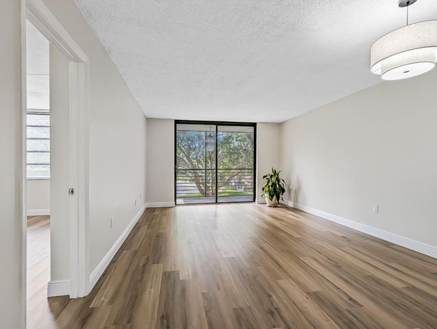 900 Colony Point Circle 205, Pembroke Pines, FL 33026