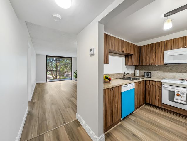 900 Colony Point Circle 205, Pembroke Pines, FL 33026