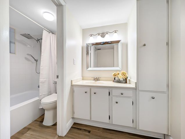 900 Colony Point Circle 205, Pembroke Pines, FL 33026