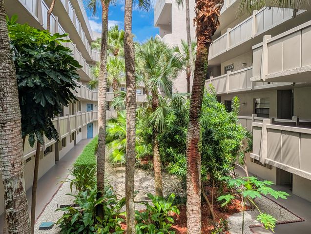 900 Colony Point Circle 205, Pembroke Pines, FL 33026