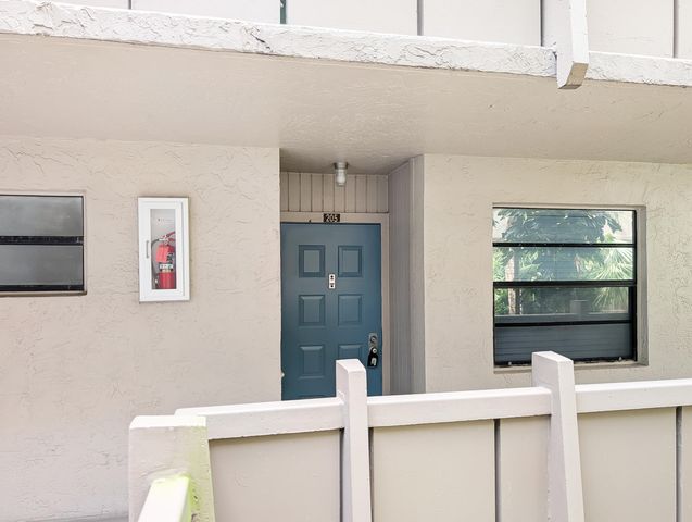 900 Colony Point Circle 205, Pembroke Pines, FL 33026
