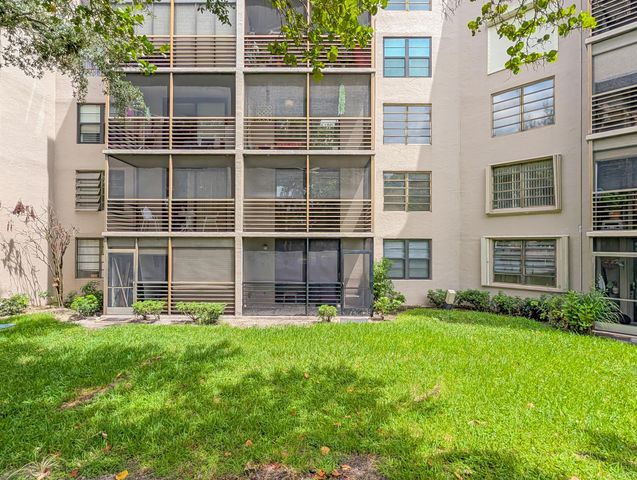 900 Colony Point Circle 205, Pembroke Pines, FL 33026