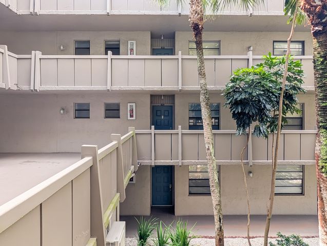 900 Colony Point Circle 205, Pembroke Pines, FL 33026