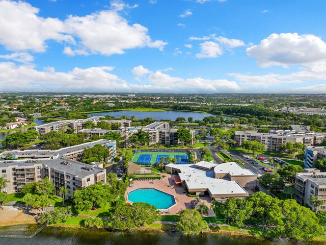 900 Colony Point Circle 205, Pembroke Pines, FL 33026