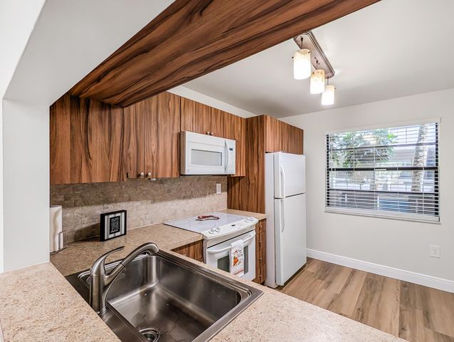 900 Colony Point Circle 205, Pembroke Pines, FL 33026