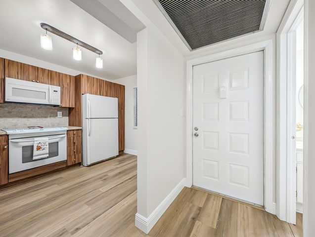 900 Colony Point Circle 205, Pembroke Pines, FL 33026
