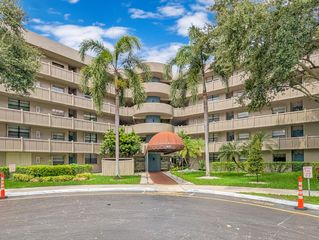 900 Colony Point Circle 205, Pembroke Pines, FL 33026