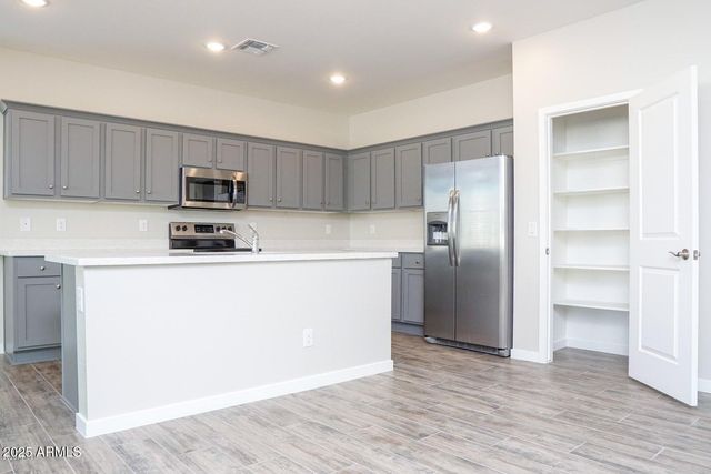 15835 N 65TH Avenue, Glendale, AZ 85306