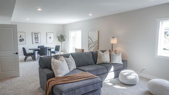 635 NW Concord Lane, Waukee, IA 50263