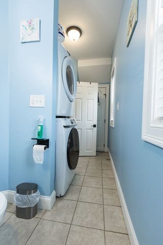 44 Carolyn St, Lowell, MA 01850