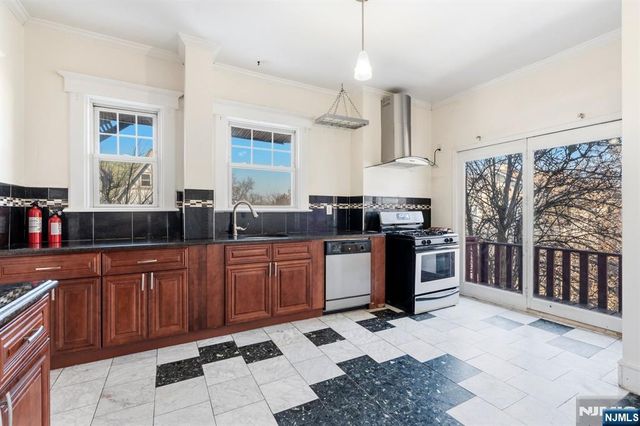 12-14 King Avenue, Weehawken, NJ 07086