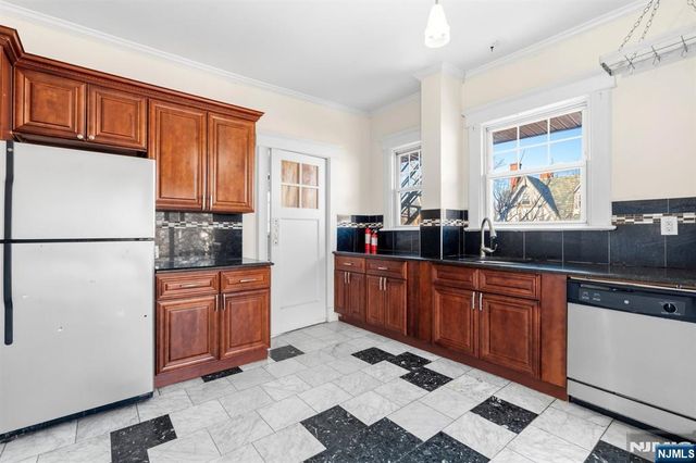 12-14 King Avenue, Weehawken, NJ 07086