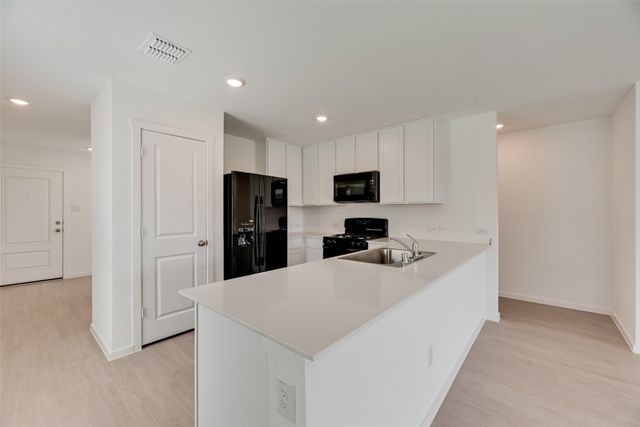5010 Volunteer Drive, Ennis, TX 75119