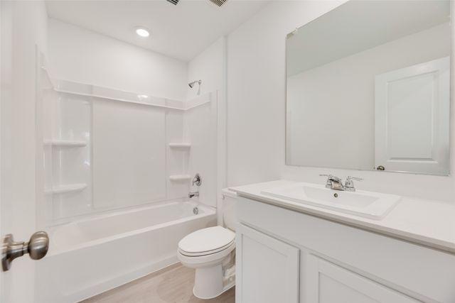 5010 Volunteer Drive, Ennis, TX 75119