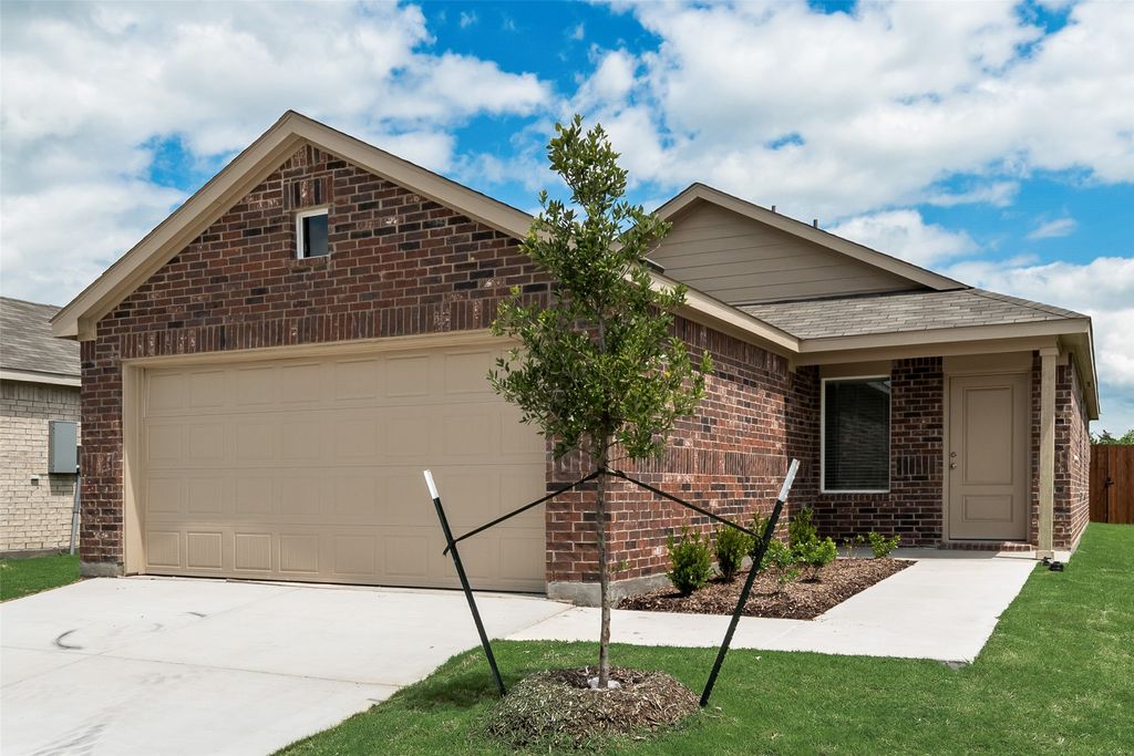 5010 Volunteer Drive, Ennis, TX 75119