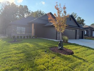 5805 HARVEST LEAF DR, Columbia, MO 65202