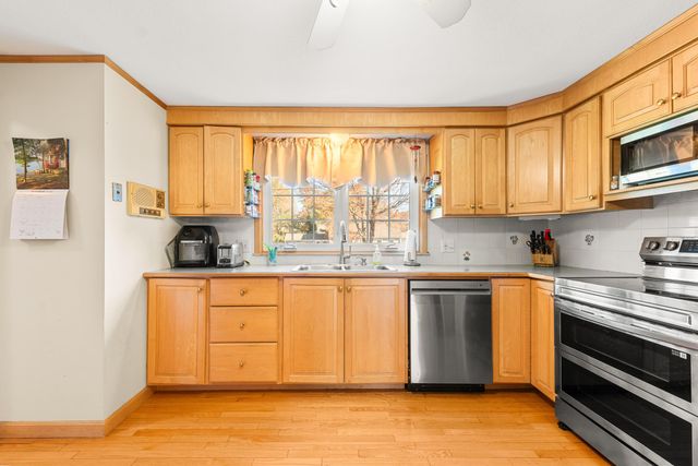 6 Glenwood Lane, Merrimack, NH 03054