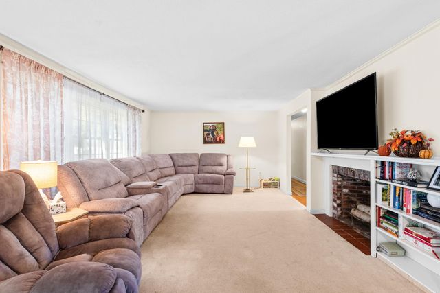 6 Glenwood Lane, Merrimack, NH 03054