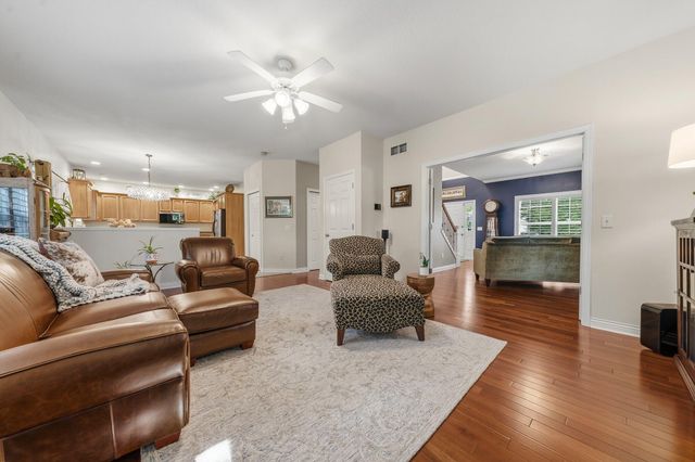 880 Ludington Avenue, Portage City, MI 49002