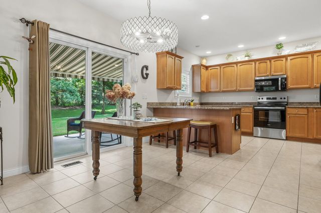 880 Ludington Avenue, Portage City, MI 49002