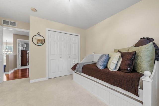 880 Ludington Avenue, Portage City, MI 49002