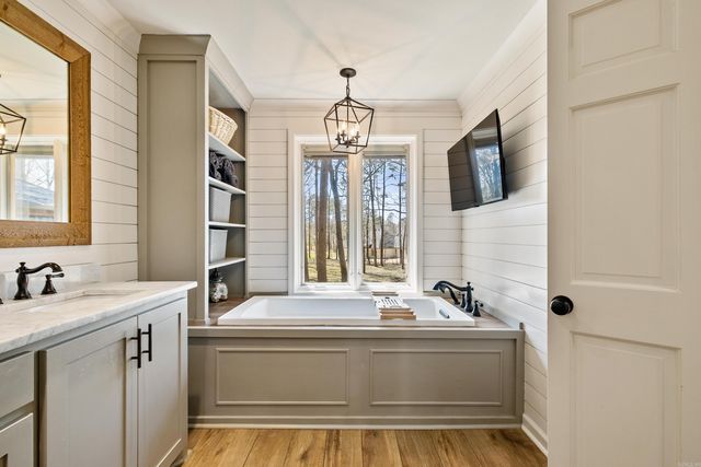 9721 Congo Rd, Benton, AR 72019