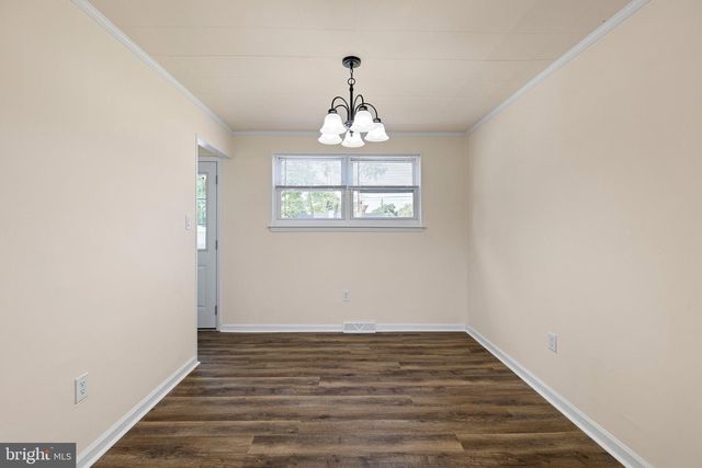 16 IVY LN, New Castle, DE 19720