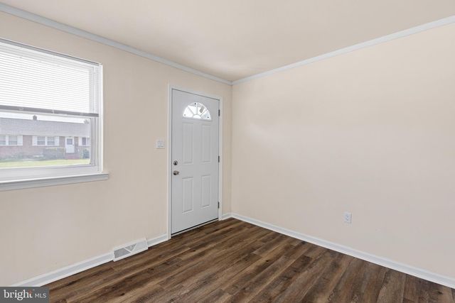 16 IVY LN, New Castle, DE 19720
