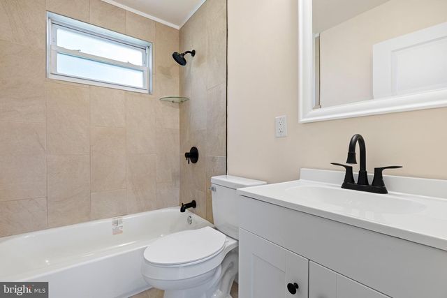 16 IVY LN, New Castle, DE 19720