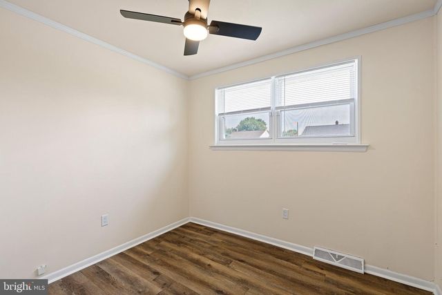 16 IVY LN, New Castle, DE 19720