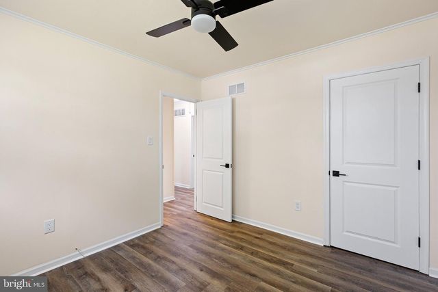 16 IVY LN, New Castle, DE 19720