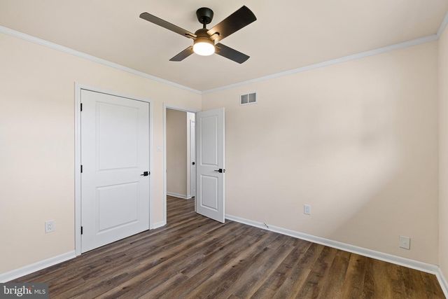 16 IVY LN, New Castle, DE 19720