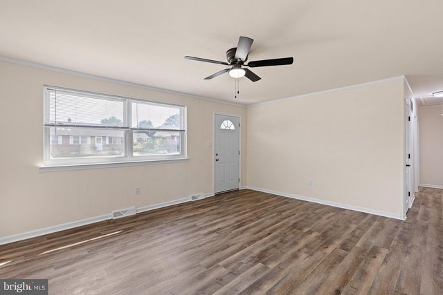 16 IVY LN, New Castle, DE 19720