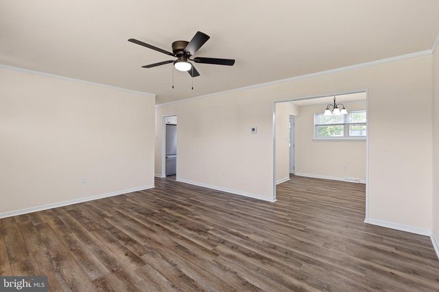 16 IVY LN, New Castle, DE 19720