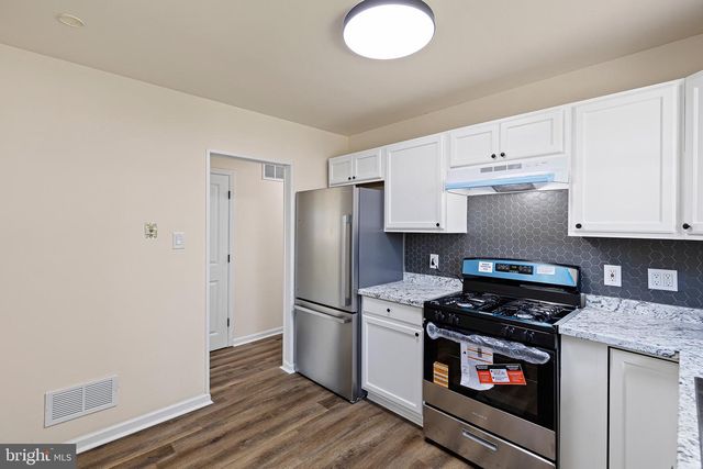 16 IVY LN, New Castle, DE 19720
