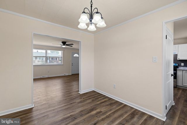 16 IVY LN, New Castle, DE 19720